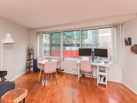 4th image of 211 E Ohio St APT 1415