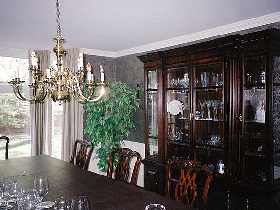 3rd image of 42 Briarwood Pl