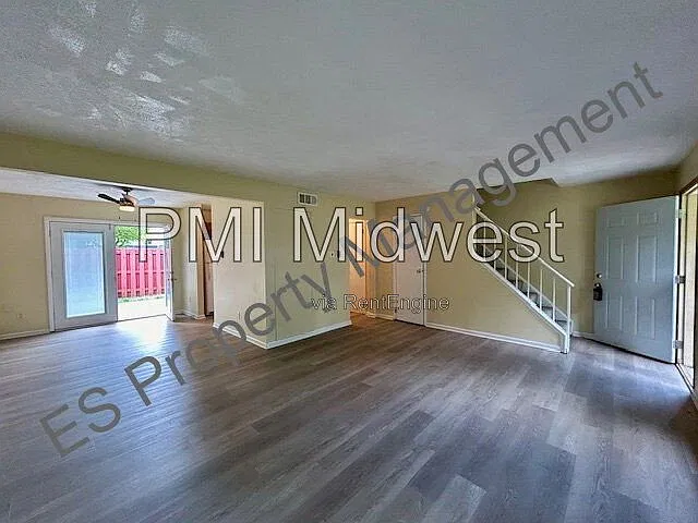 3 bed, 1.5 bath, 1242 sqft, $1,150 — Photo 3