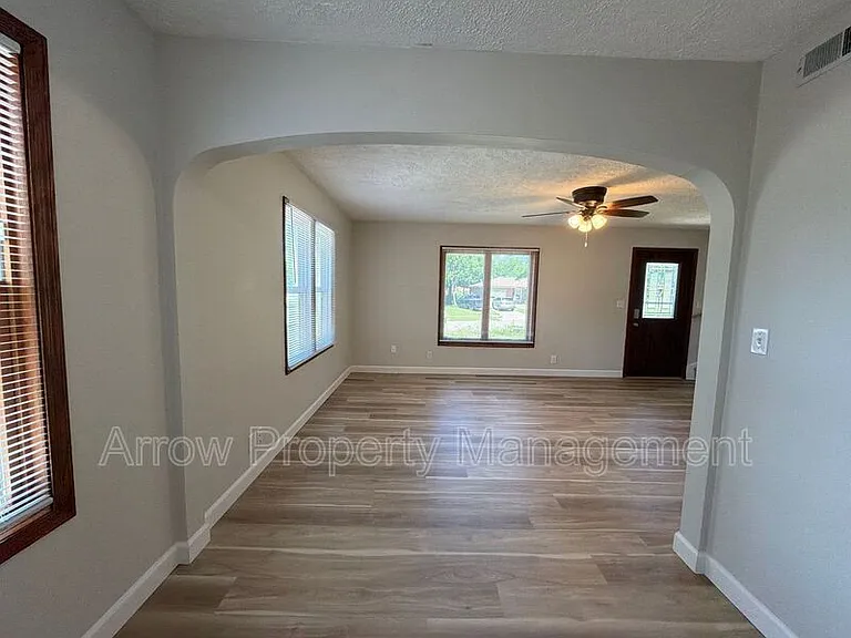 5121 Pioneers Blvd — Photo 6