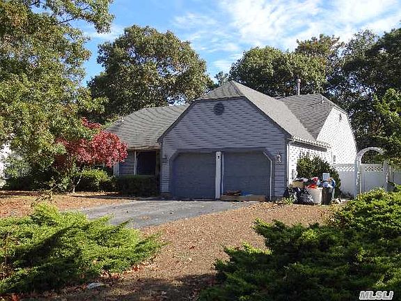 2nd image of 5 Colby Dr