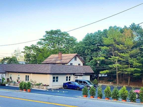 3rd image of 456-458 N Liberty Dr