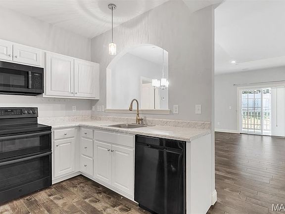 5th image of 6401 Brookfield Ct #102
