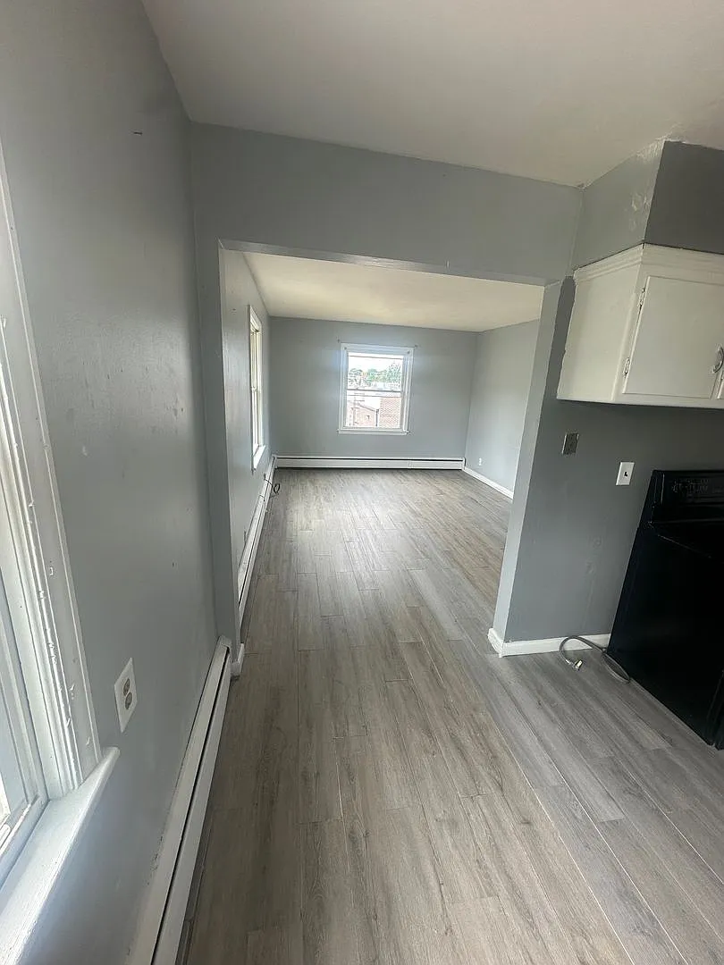 7105 W Capitol Dr — Photo 2