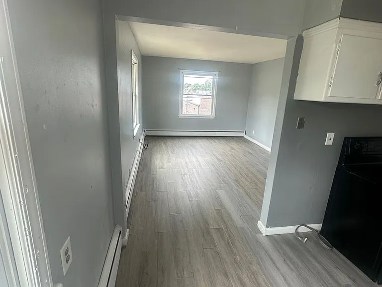 7105 W Capitol Dr — Photo 2