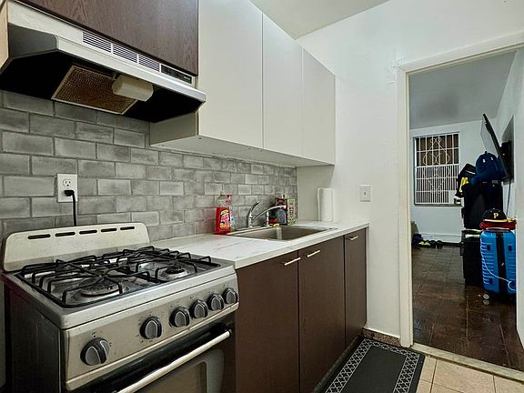 5th image of 301 E 110th St APT 4