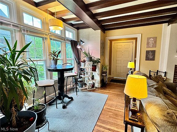 5th image of 229 Hamilton Ave