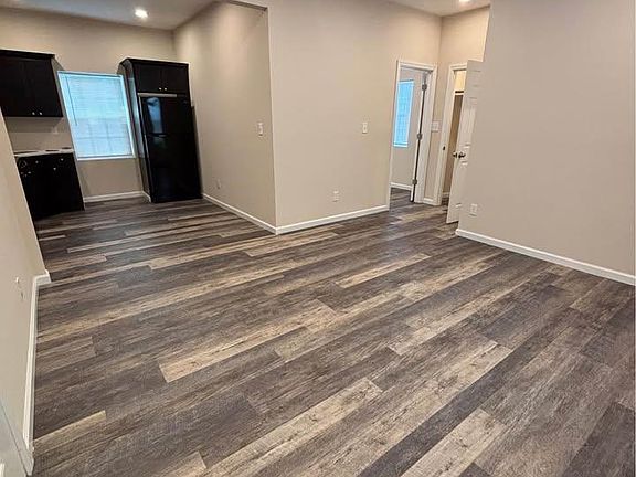 4th image of 41 Amity St #1