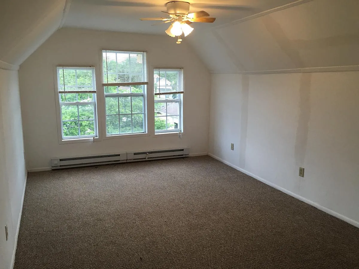 1 bed, 1000 sqft, $950 — Photo 2