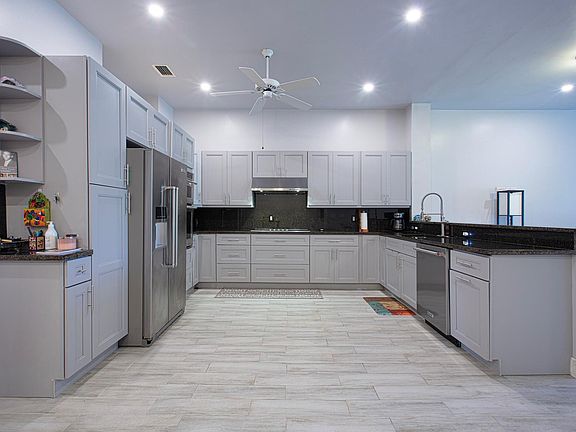 4th image of 10120 Lombardy Drive