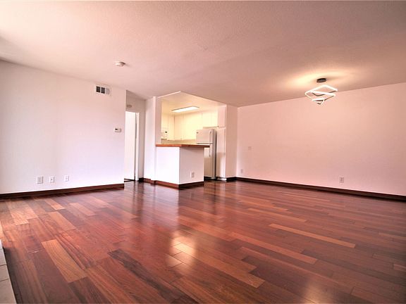 3rd image of 4844 Riverton Ave #101