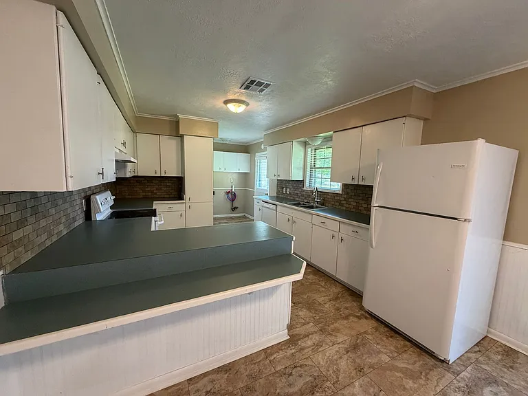 155 Heather St — Photo 4