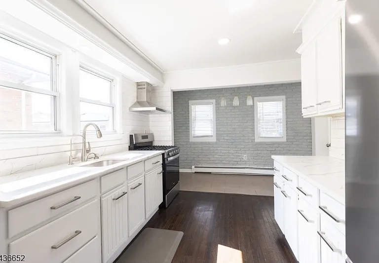 210 Globe Ave — Photo 8