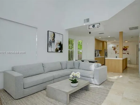 4867 Ponce De Leon Blvd, Coral Gables, FL 33146