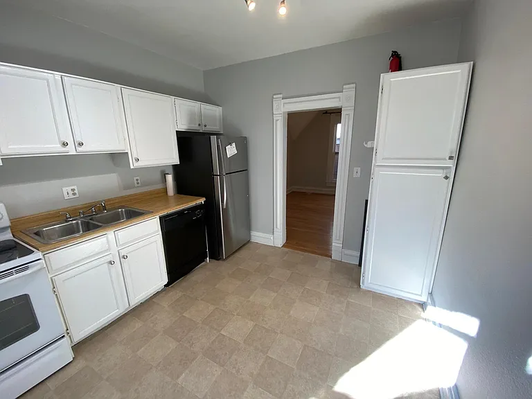 220 W 2nd Ave #2 — Photo 6