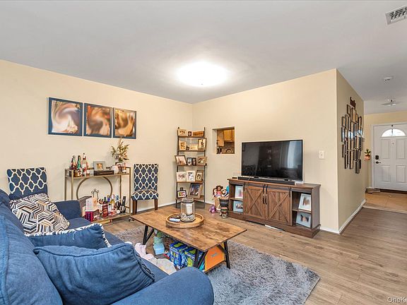 2nd image of 1027 Jerusalem Avenue #121
