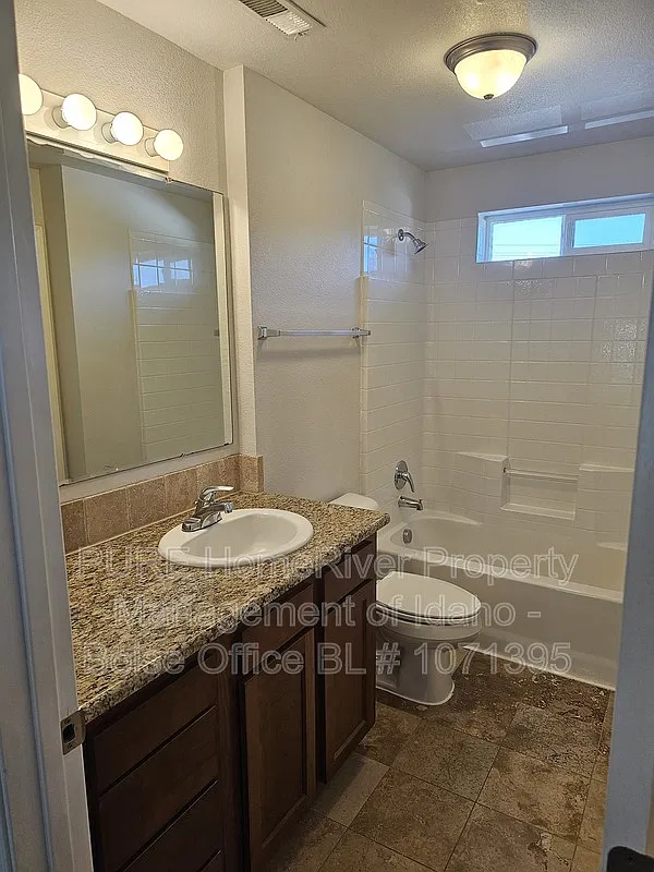 2 bed, 2.0 bath, 950 sqft, $1,300 — Photo 3