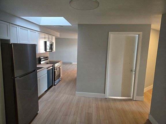 3rd image of 407 N Broom St Unit 2