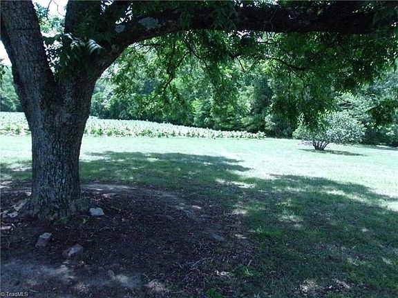 5th image of 1702 Mount Hope Church Rd