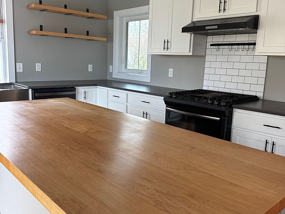 5th image of 121 Niagara St