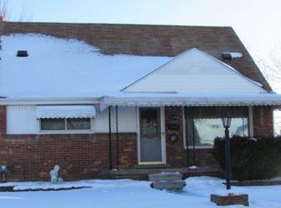25394 Waldorf St, Roseville, MI 48066