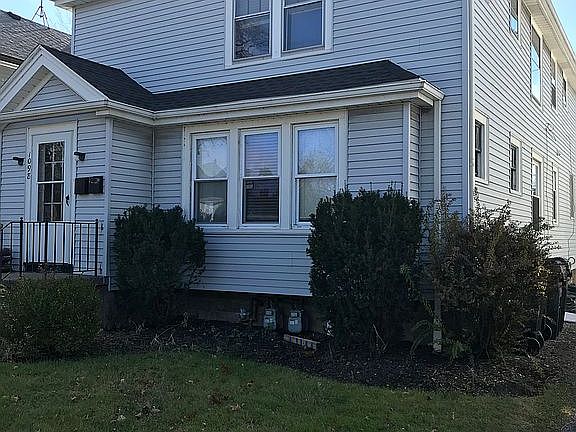 3rd image of 1098 Englewood Ave