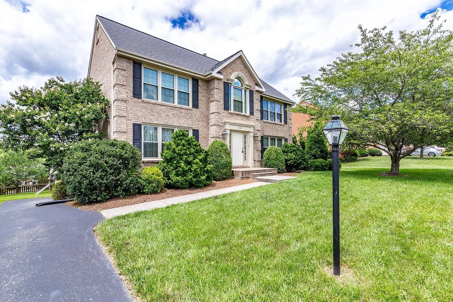 2804 Edgefield Dr photo 1