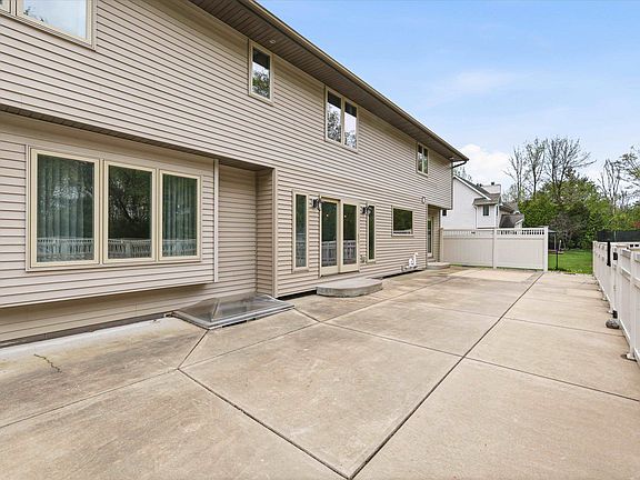 4th image of 3296 Pioneer Dr