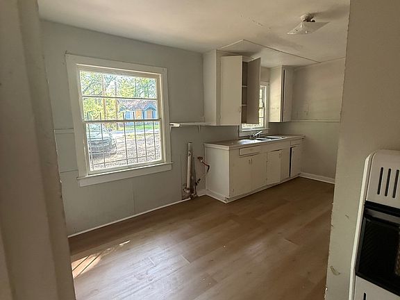 5th image of 1008 S 3rd St