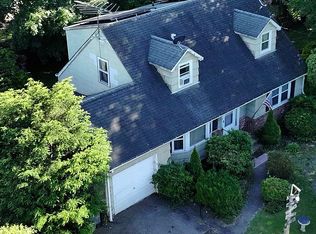 34 Chichester Rd, Huntington Station, NY 11746