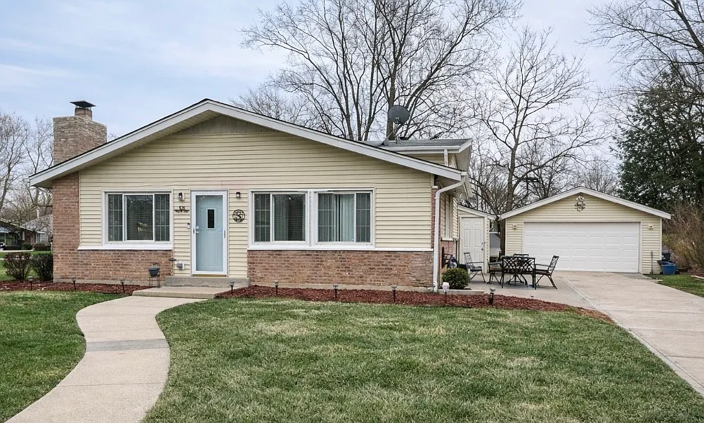 103 Willow St photo 1