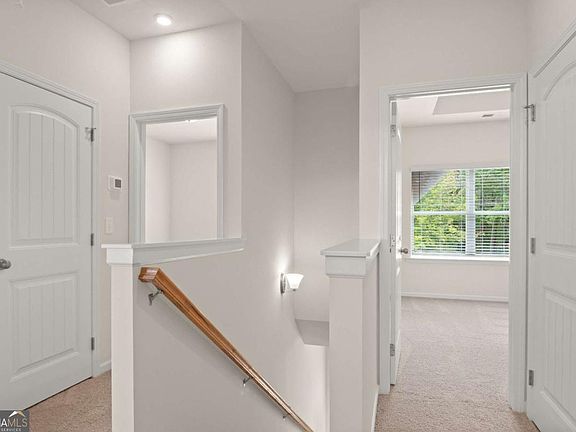 4th image of 21 Cove Ln