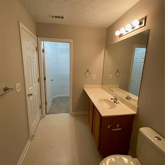 677 Kenridge Dr — Photo 24