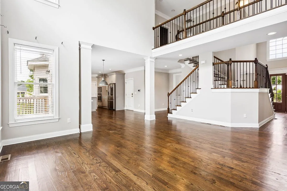 5 bed, 4.5 bath, 4056 sqft, $5,500 — Photo 4