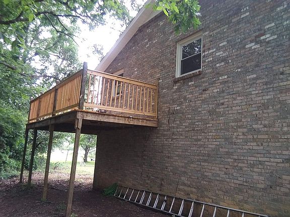 3rd image of 210 Marie St