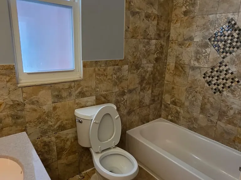39 Seymour Ave #2 — Photo 3