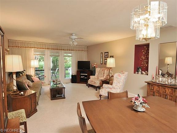 3rd image of 16725 Southview Ln