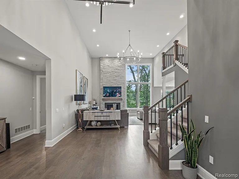 3511 Lakecrest Dr — Photo 18