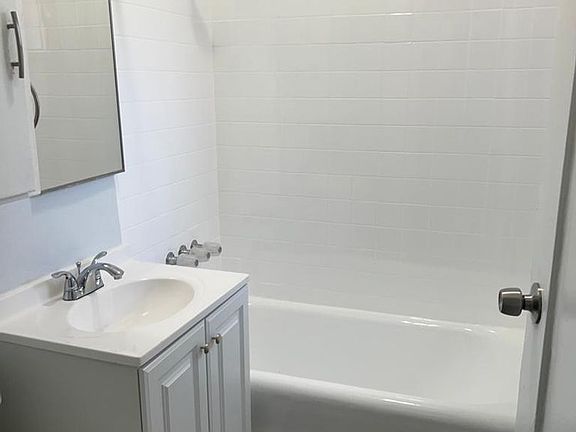 3rd image of 209 W Elk Ave APT 1