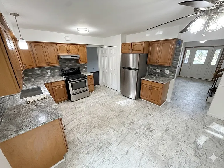 5910 Som Center Rd — Photo 8