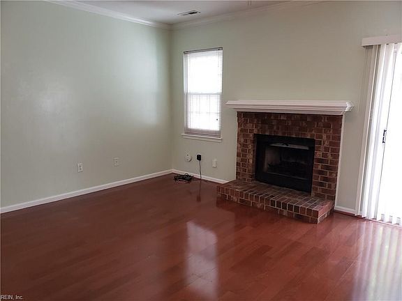2nd image of 403 Greenview Dr
