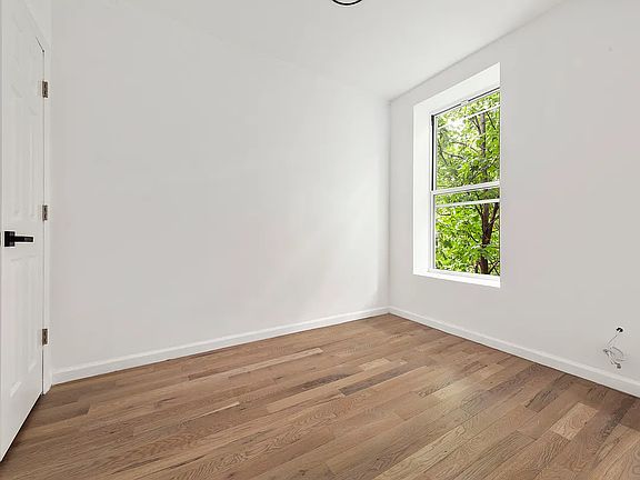 3rd image of 815 Willoughby Ave #1