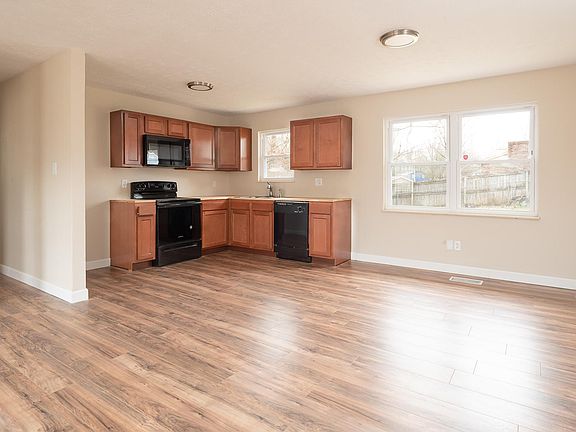 3rd image of 2016 Everhart Ln