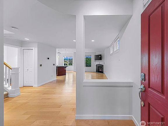 2nd image of 1757 9th Ct NE