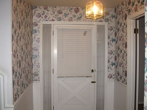 2nd image of 112 Fox Run Dr