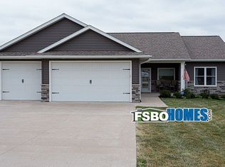 2616 Anna Elizabeth Ln, Muscatine, IA 52761