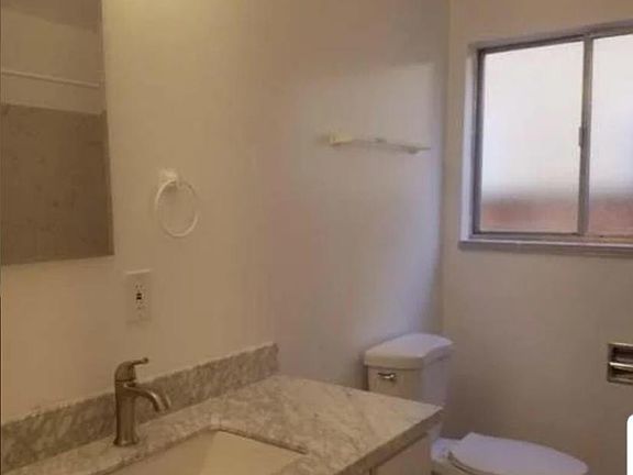5th image of 219 Jackson Ave APT 2