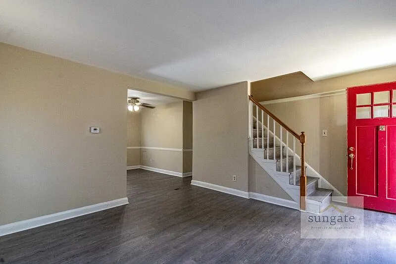 4 bed, 2.0 bath, 1386 sqft, $2,400 — Photo 3