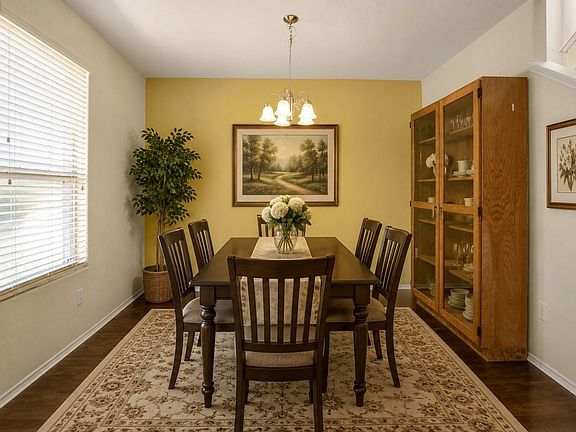 4th image of 8114 Yaupon View Dr