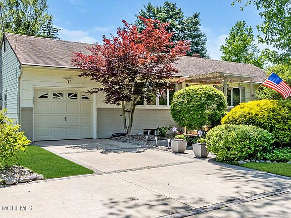 4th image of 873 Roundtree Drive